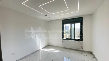 شقة -  قرب جامعة البتراء- طريق المطار (طريق&nbsp;الخدمات) - 100000 دأ